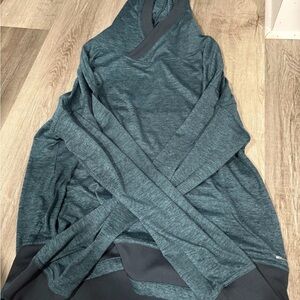 Mondetta Performance & Luxury Size Medium Green Long Sleeve Active Gym Top Hood